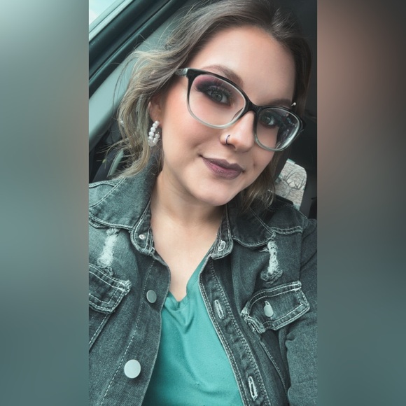 Meet your buyer/seller!💋 - Picture 16 of 17